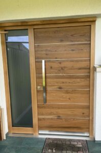 Vielen Dank für dieses tolle Kundenbild einer Haustüre inEiche Altholz aussen, transparent matt lackiert. Ein wahres Schmuckstück